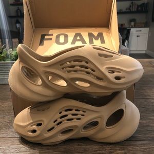 Yeezy foam runner women’s size 7